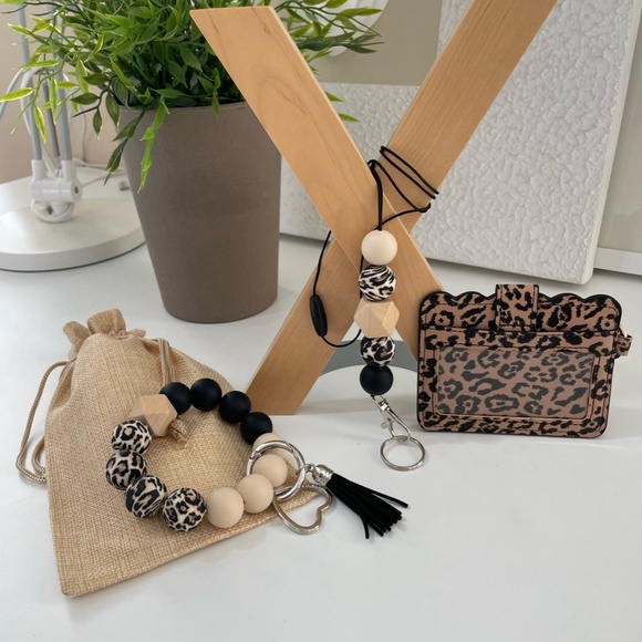 Bracelet Keychain Silicone Wood Beads/Lanyard Teacher Badge Holder Gift Set - Picture 4 of 7